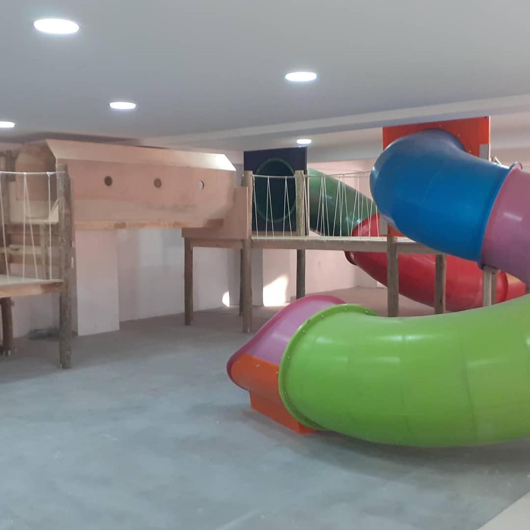 Apartamentos Ed London, Na Av Principal A Poucos Passos Das Termas Піратуба Екстер'єр фото