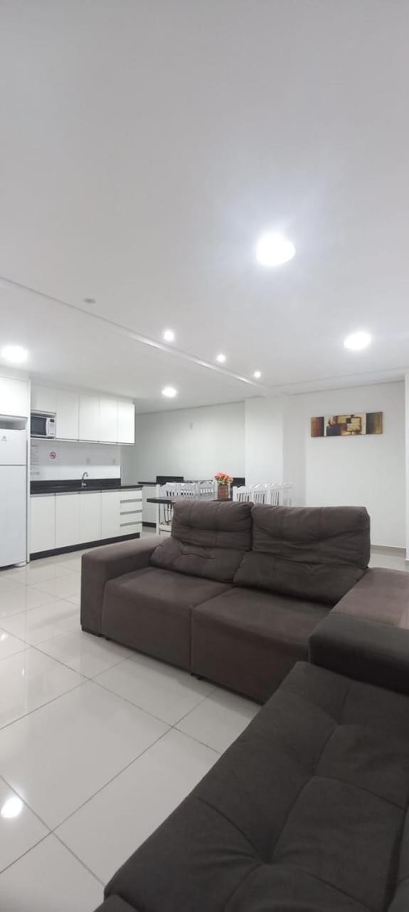 Apartamentos Ed London, Na Av Principal A Poucos Passos Das Termas Піратуба Екстер'єр фото