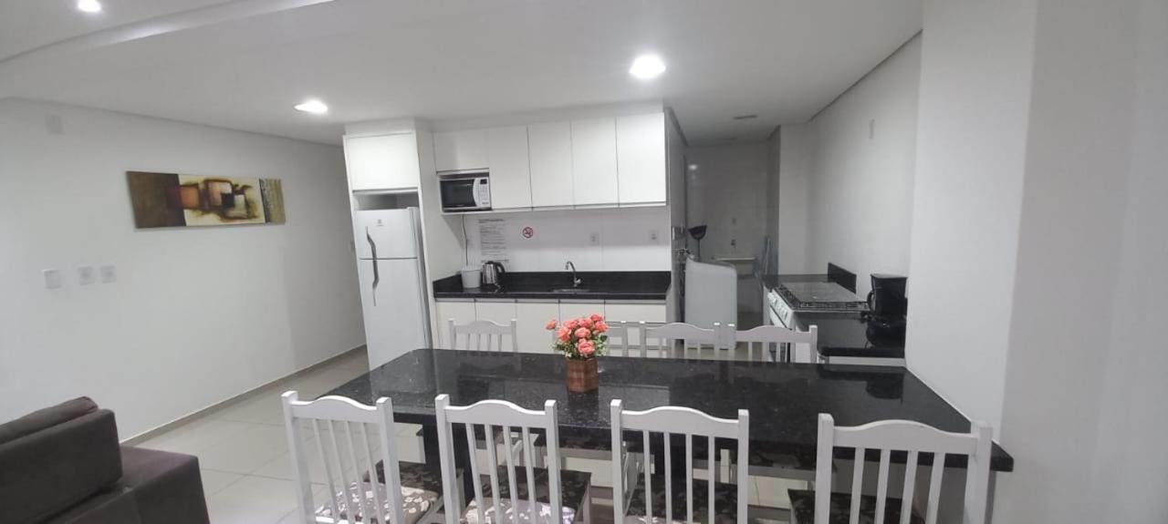 Apartamentos Ed London, Na Av Principal A Poucos Passos Das Termas Піратуба Екстер'єр фото