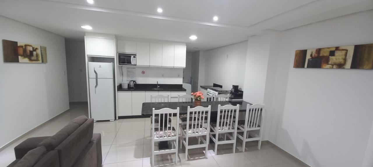 Apartamentos Ed London, Na Av Principal A Poucos Passos Das Termas Піратуба Екстер'єр фото