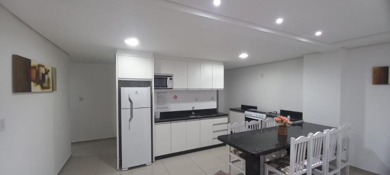 Apartamentos Ed London, Na Av Principal A Poucos Passos Das Termas Піратуба Екстер'єр фото