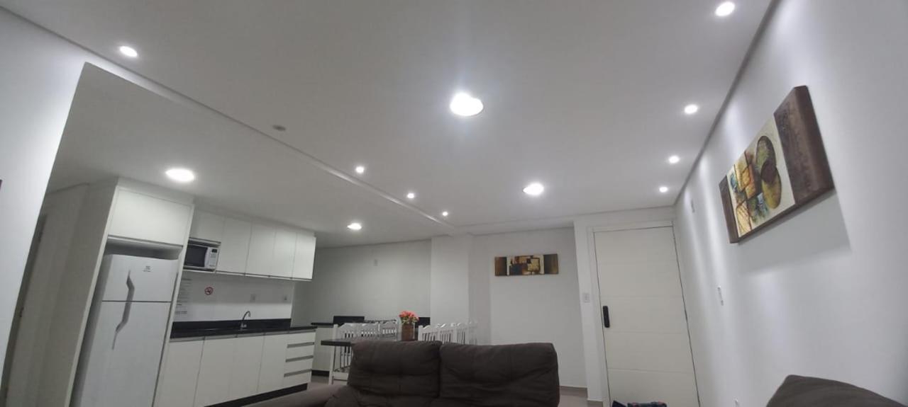 Apartamentos Ed London, Na Av Principal A Poucos Passos Das Termas Піратуба Екстер'єр фото