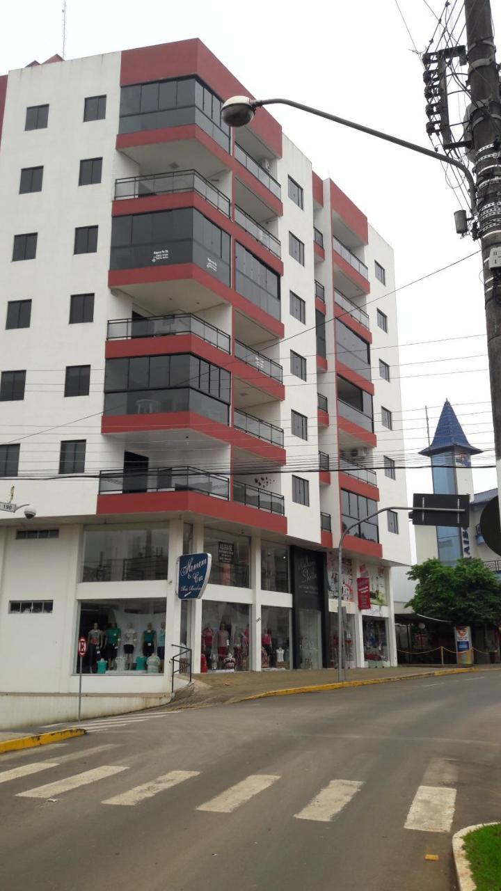 Apartamentos Ed London, Na Av Principal A Poucos Passos Das Termas Піратуба Екстер'єр фото
